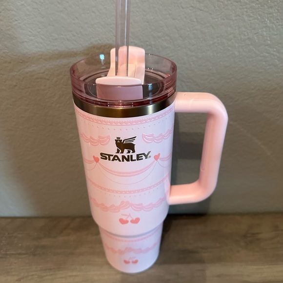 Sale! Stanley The Valentine's Day Pink Velvet Cake 30oz Tumbler - Picture 3 of 9